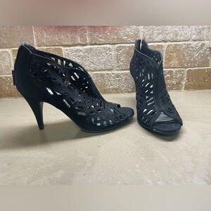Xappeal laser cut booties size 9
